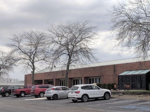 Morrissey Crossing Shopping Plaza: 1601-1611 Morrissey Dr, Bloomington, IL 61704